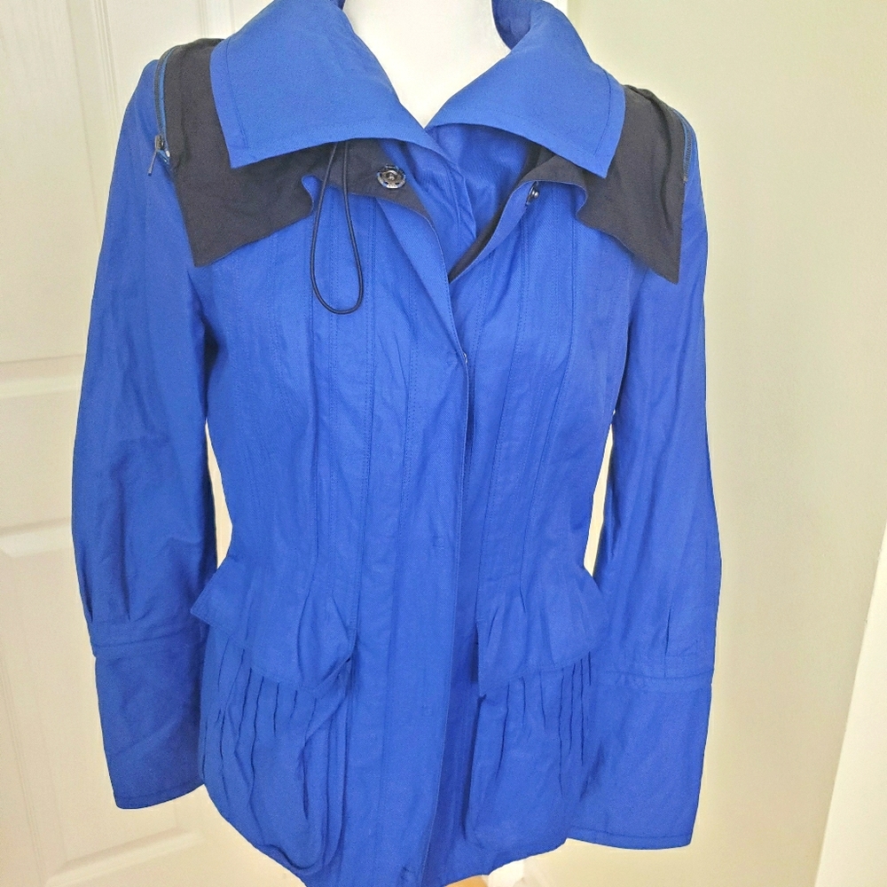 Tahari women's jacket. Size M
